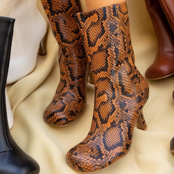 BRAND NEW Celebrate the Year of the Snake with fierce fashion! π - Picture 1 of 1